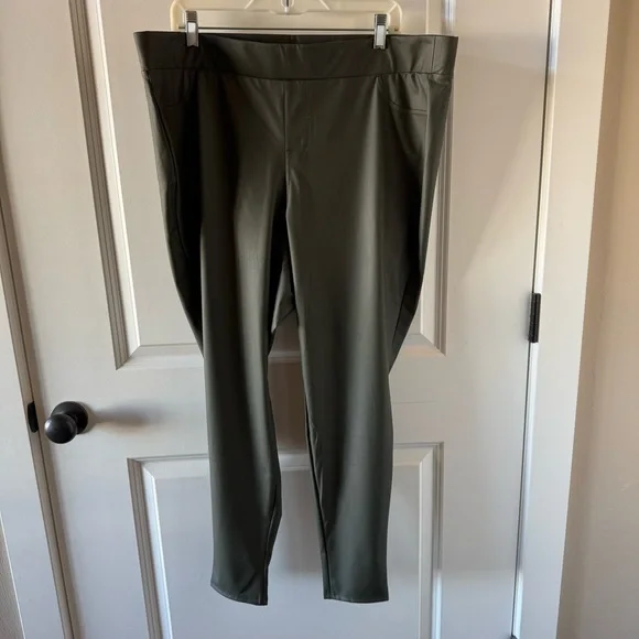Torrid faux leather leggings - Picture 2 of 13